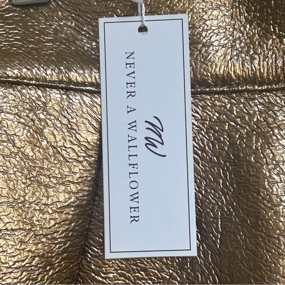 NWT Never A Wallflower Women’s XS Gold Metallic Coated Patch Skirt Holiday - Picture 5 of 9